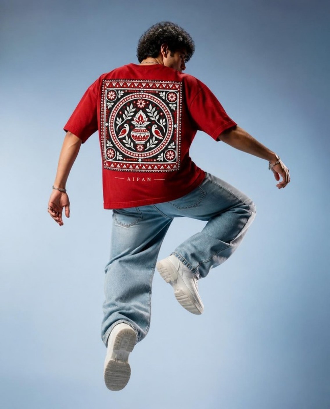 Model wearing the JHUMELO Aipan oversized t-shirt